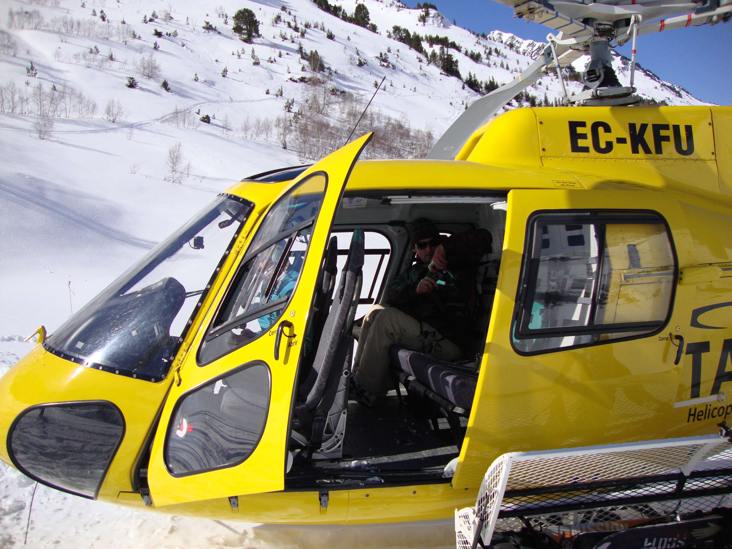 Heli-skiing in Baqueira